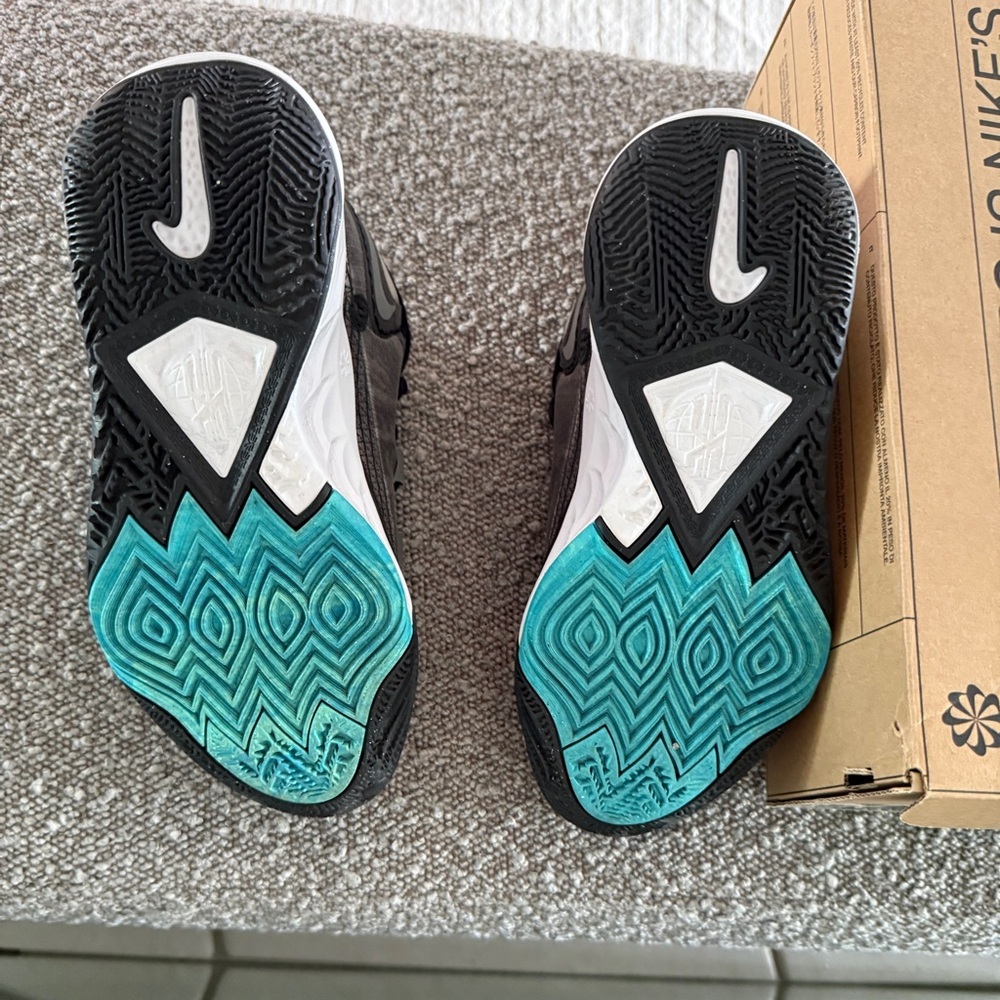 Nike Kyrie 8 Orca Youth Basketball Shoes Size 5Y NWT - Picture 12 of 14